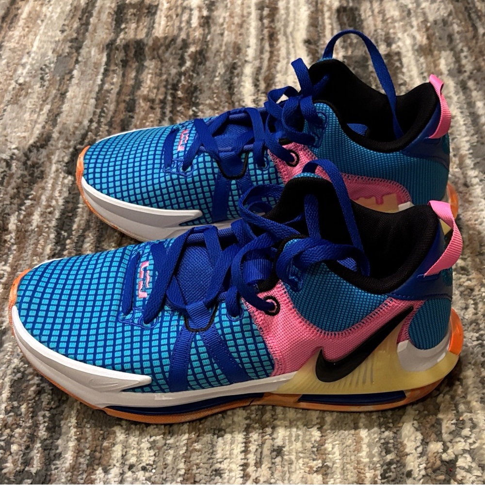 Nike LeBron Witness 7 Basketball Shoes